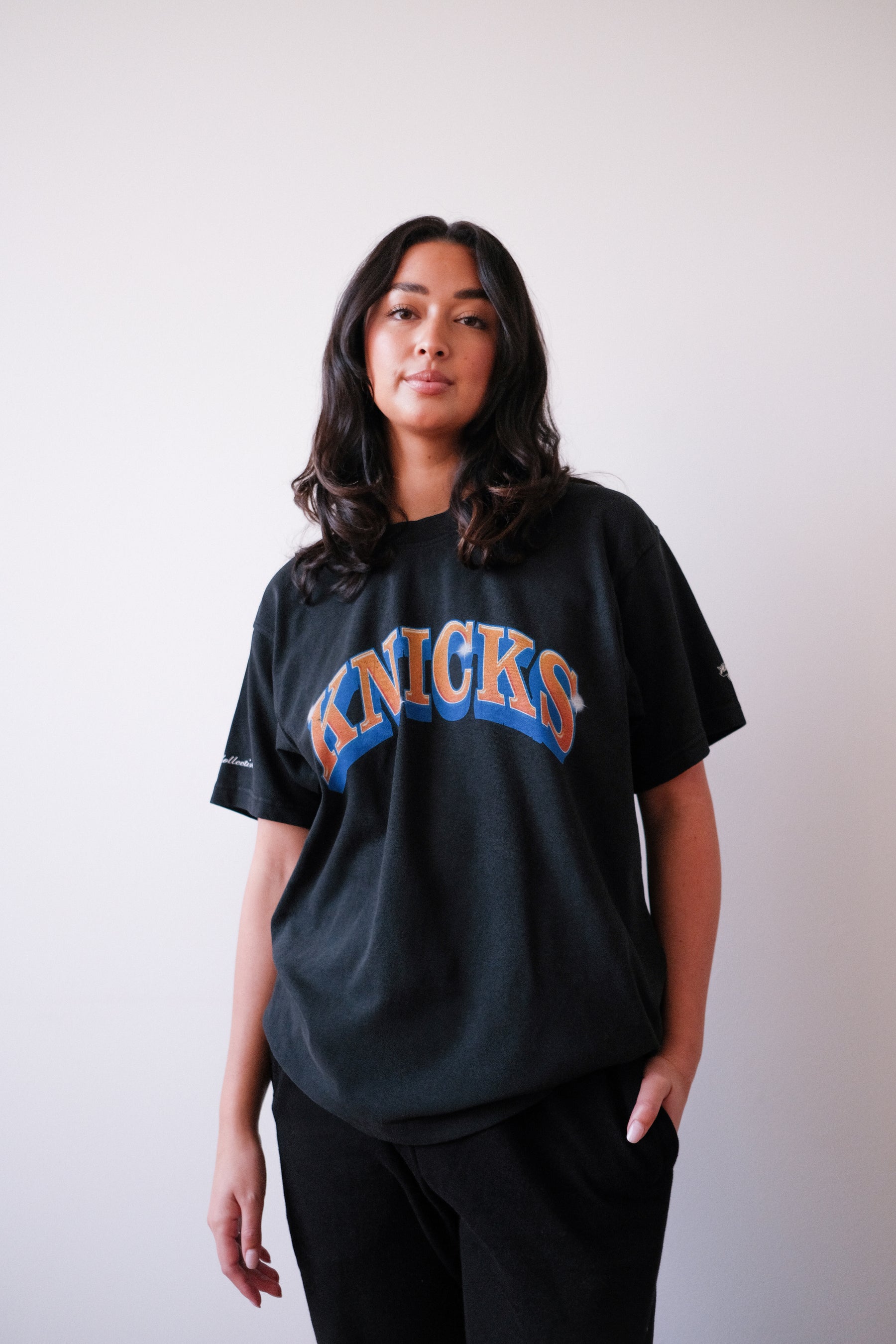 Schweres T-Shirt mit Graffiti-Pigmentfarbstoff der New York Knicks – Schwarz