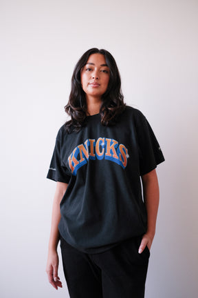 Schweres T-Shirt mit Graffiti-Pigmentfarbstoff der New York Knicks – Schwarz