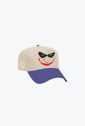 Gorra A-Frame US Soccer x DC Comics Joker - Marfil / Púrpura