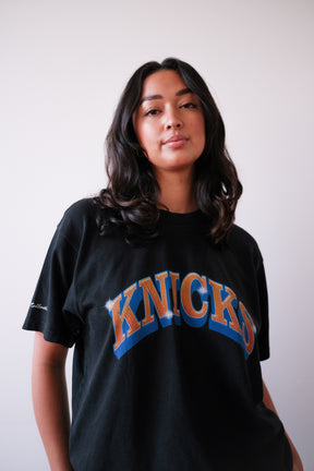 Schweres T-Shirt mit Graffiti-Pigmentfarbstoff der New York Knicks – Schwarz