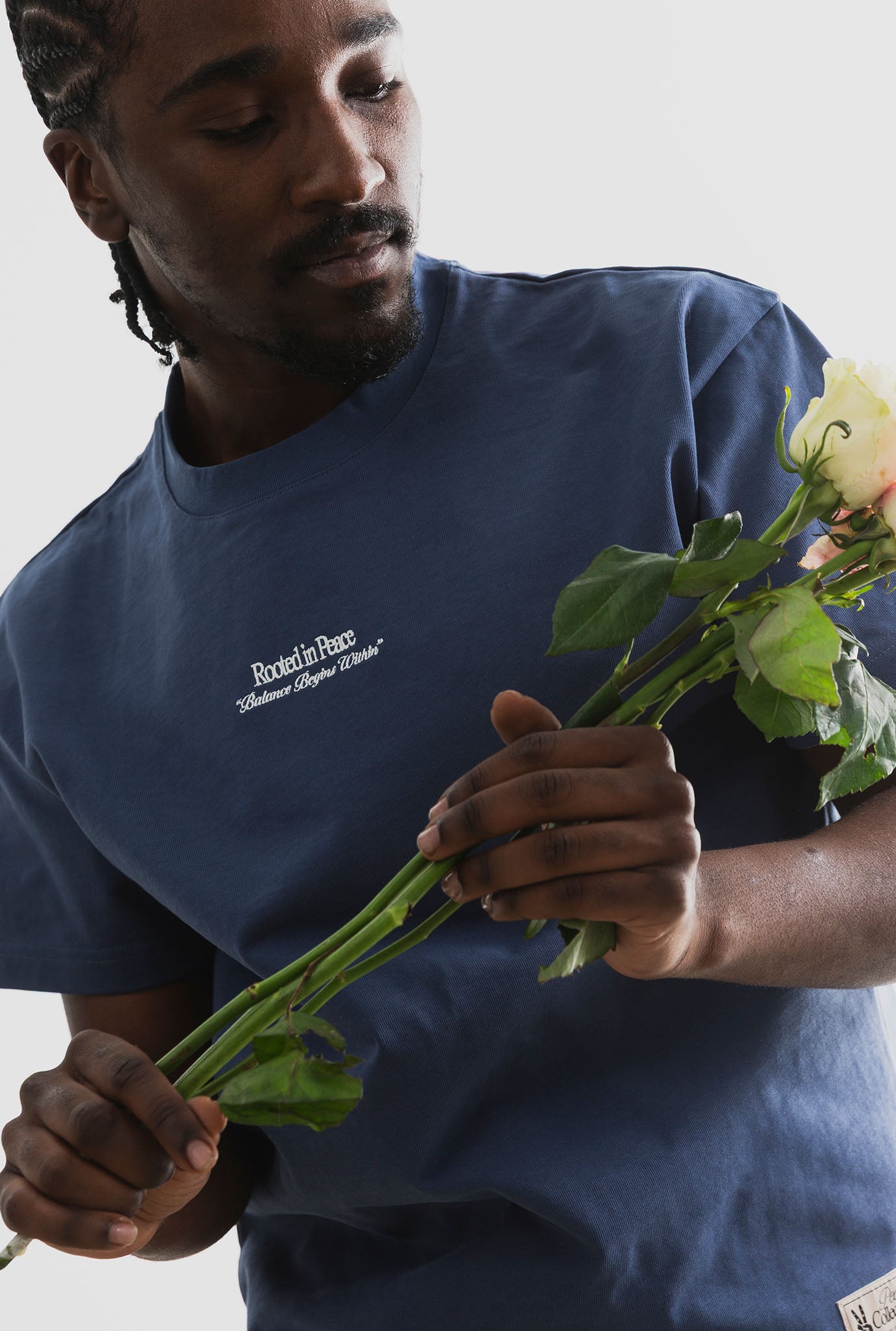 Resistance in Bloom Schwergewichtiges T-Shirt – Marineblau