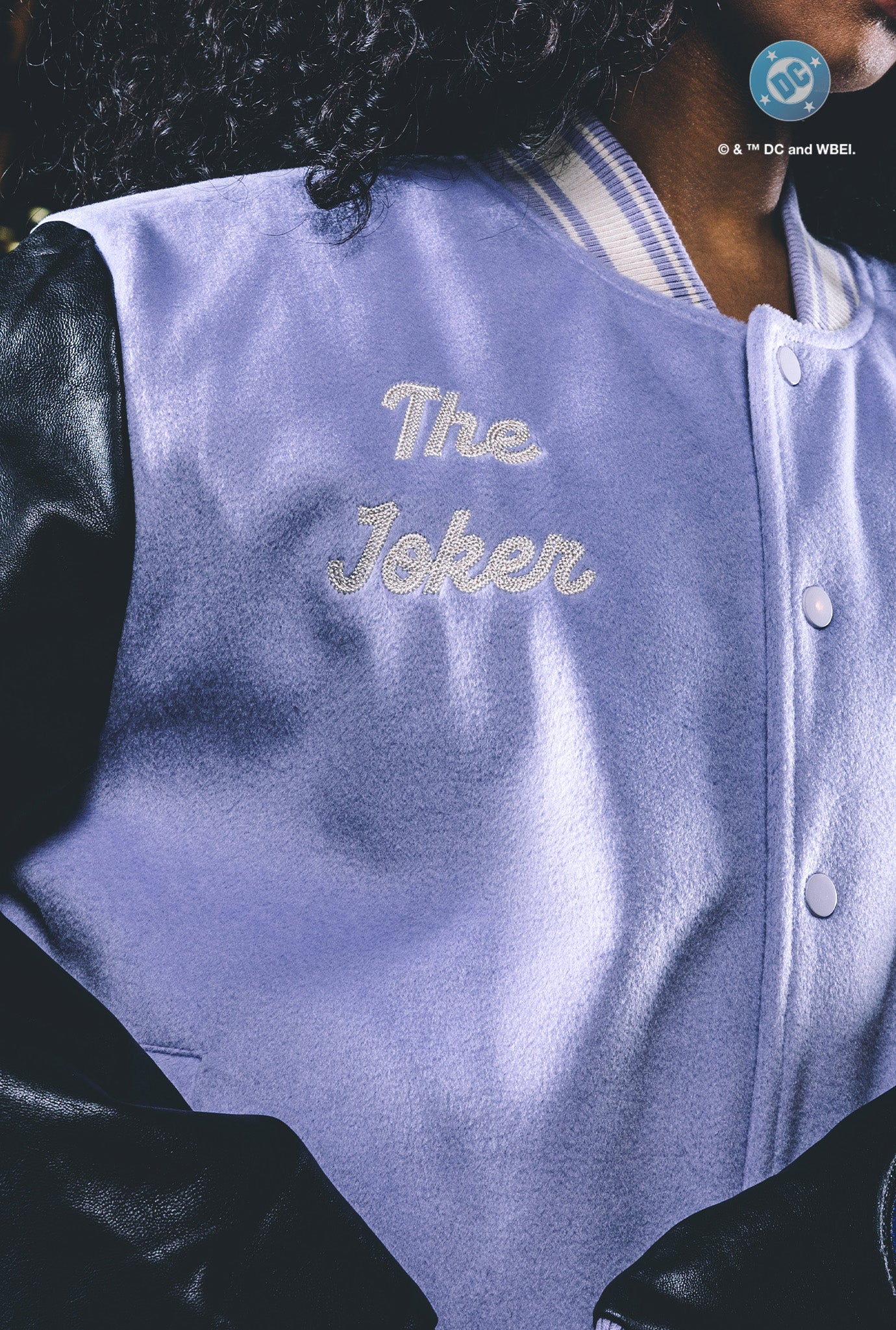 Chaqueta de nylon US Soccer x DC Comics Joker Varsity - Púrpura